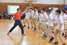 面对 Overbet（超额下注）：对手是在诈唬还是价值榨取？（当对手超额下注时：究竟是大胆诈唬还是强牌价值最大化？）