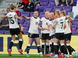 专访：首月预估流水超1.7亿元，两人865天熬出98%好评的爆款